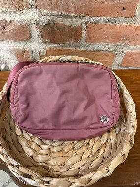 lululemon athletica rose pink zip pouch